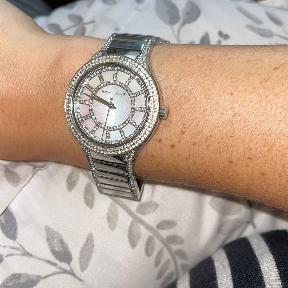 Unique marble/sparkly MK Watch 🤍